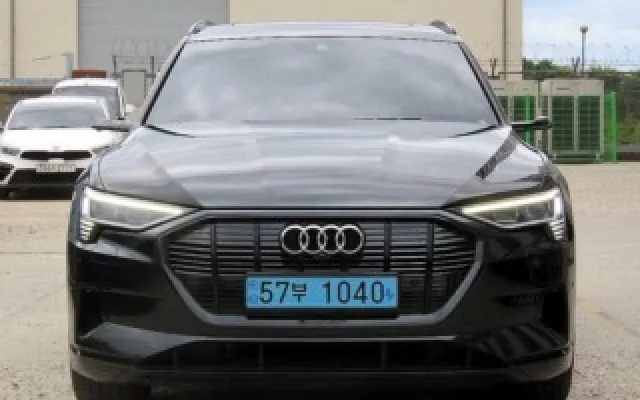 중고차배달 e-트론 55 콰트로 매물 사진 3 - 2023/03 42,152km